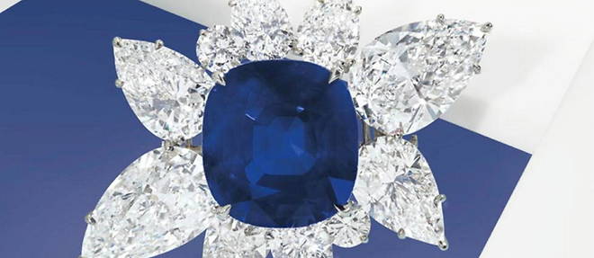 Lors de la vente organisee par Christie's New York le 8 decembre dernier, Nayla Hayek, CEO de Harry Winston, a emporte pour 6 millions de dollars un bracelet de diamants sur lequel trone un saphir du Cachemire de 43,10 carats.
