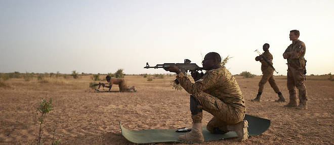 Lors d'une recente visite au Mali, le general Lecointre, chef d'etat-major des armees, a dit sa volonte de << limiter le niveau d'engagement >> dans la region. 
