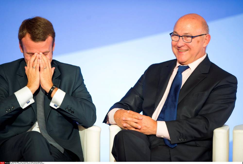 Michel Sapin aime beaucoup l'humour... Et cela ne laisse pas insensible Emmanuel Macron, alors ministre de l'Économie de François Hollande.
 ©  SIPA / SIPASIPA