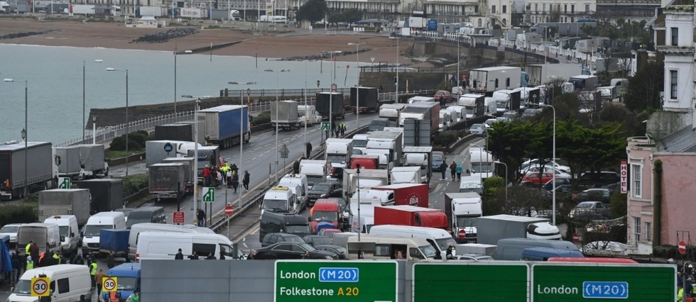 Chauffeurs Routiers En Angleterre Ceux Qui Passent Et Ceux Qui Restent Coinces Le Point