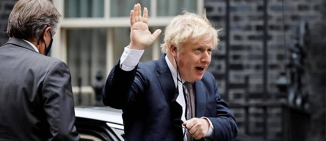 Le Premier ministre britannique Boris Johnson devant le 10 Downing Street, le 26 novembre 2020.
