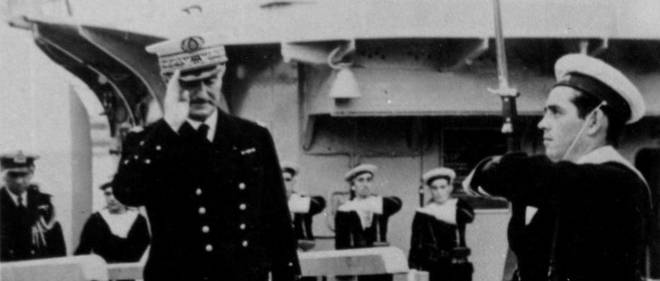 Debarquement de l'amiral Francois Darlan a Portsmouth.
