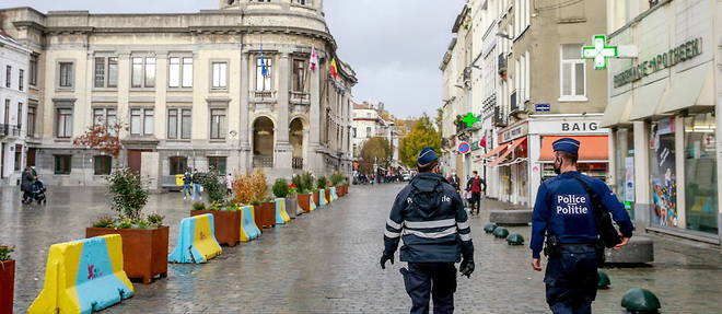 Des policiers belges patrouillent dans les rues de Molenbeek (Illustration).
