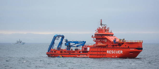 Les secours sont a la recherche des 17 marins disparus dans le naufrage du navire de peche Onega, qui a gele puis coule dans la mer de Barents (ocean Arctique).
