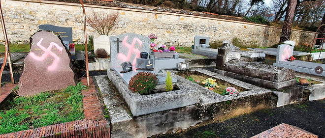 Une soixantaine de tombes ont ete vandalisees dans la nuit de dimanche a lundi a Fontainebleau.
