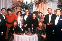 Les acteurs principaux de la série  Châteauvallon , le  Dallas  à la française, diffusée sur Antenne 2 (ancêtre de France 2) en 1985.
