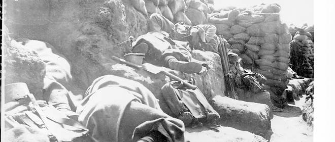 Des soldats au repos dans une tranchee lors de la Premiere Guerre mondiale (Illustration).
Des soldats au repos dans une tranchee lors de la Premiere Guerre mondiale (Illustration).