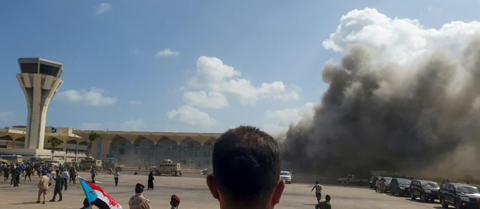 Yemen: 26 morts dans des explosions a l'arrivee du gouvernement d'union a Aden