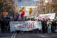 A Barcelone, manifestation de la gauche independantiste contre les mesures sanitaires, economiques et sociales decidees a Madrid, le 19 decembre.
