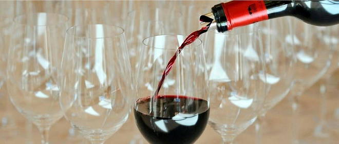 Selon une etude recente menee par le Credoc et l'association Vin & Societe, le vin seduit davantage les seniors qui montrent un attachement marque pour la boisson.
