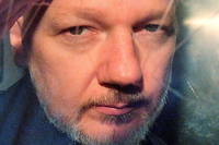 Royaume-Uni&nbsp;: Julian Assange maintenu en d&eacute;tention