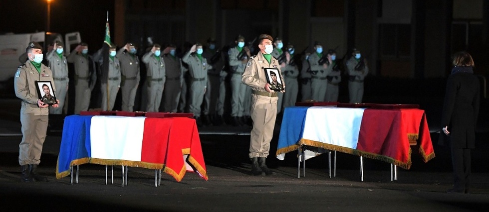 Florence Parly rend un hommage appuye aux deux militaires tues au Mali