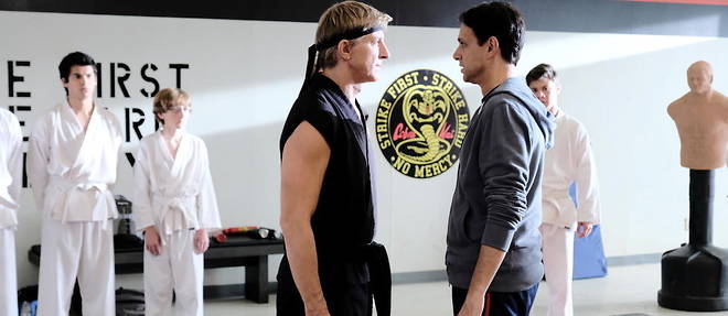 William Zabka et Ralph Macchio, alias les karatekas rivaux quinquagenaires Johnny Lawrence et Daniel LaRusso, dans la serie << Cobra Kai >>.
