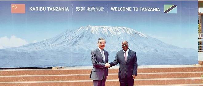 Le contrat de 1,3 milliard d'euros a propos de la construction d'une ligne ferroviaire entre Dar es Salam et les pays voisins est l'illustration de la poursuite de la diplomatie infrastructurelle de la Chine en Tanzanie et en Afrique.  
