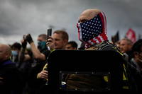 Manifestation, le 26 septembre 2020, à Portland, du groupe d'extrême droite  Proud Boys, dont le leader,  Enrique Tarrion, a été arrêté à Washington, le 4 janvier.
