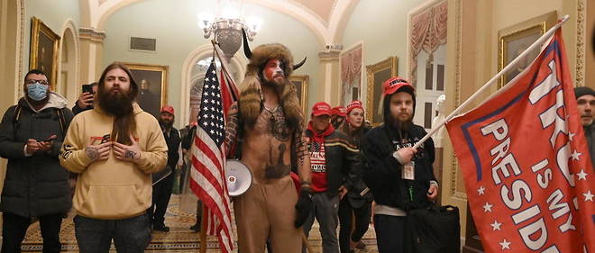 Partisans de Donald Trump dans le Capitole, le saint des saints de la democratie americaine. 
