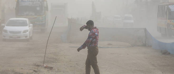 La pollution de l'air a Gazipur, pres de Dhaka au Bang
