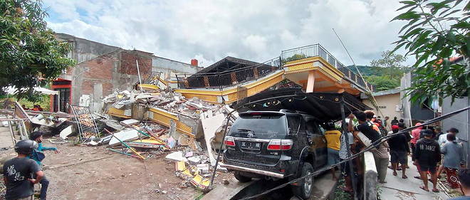 Un seisme de magnitude 6,2 a fait au moins 37 morts en Indonesie.
