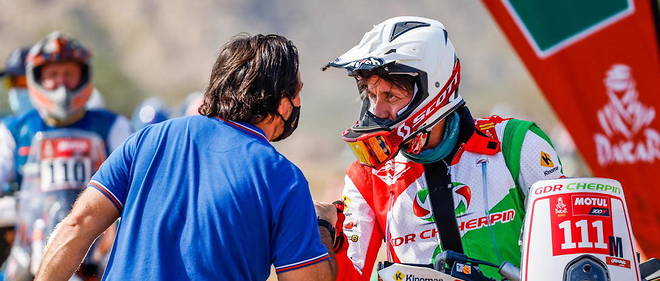 Pierre Cherpin, pilote amateur de moto, participait au rallye Dakar pour la quatrieme fois.
