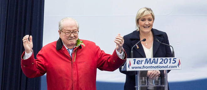Jean-Marie Le Pen et sa fille Marine en 2015. 
