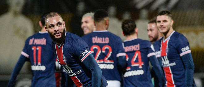 Le Paris Saint-Germain a pris la tete de la Ligue 1 grace a son succes (1-0) a Angers.
