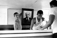 Les s&oelig;urs Pisier, Bernard Kouchner, Fidel Castro&nbsp;: roman-photo &agrave; Cuba