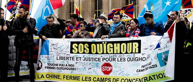 Des manifestants alertent a Paris sur le traitement des Ouigours par Pekin (illustration).

