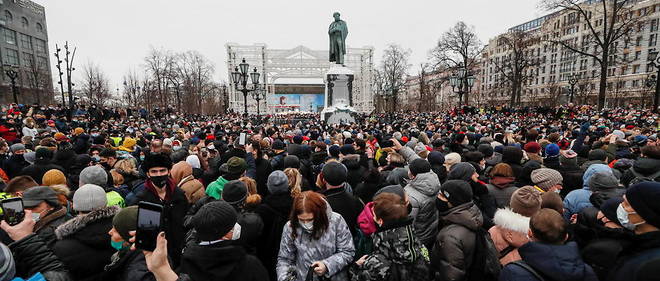 Des dizaines de milliers de personnes ont manifeste samedi 23 janvier en Russie a l'appel de l'opposant Alexei Navalny pour exiger sa liberation.
