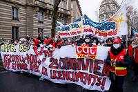 Entre l'Assembl&eacute;e nationale et le Medef, manifestation &agrave; Paris contre les licenciements