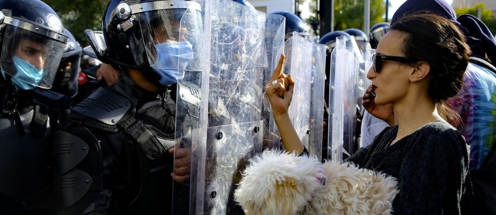 Tunisie: des centaines de manifestants contre "l'Etat policier"