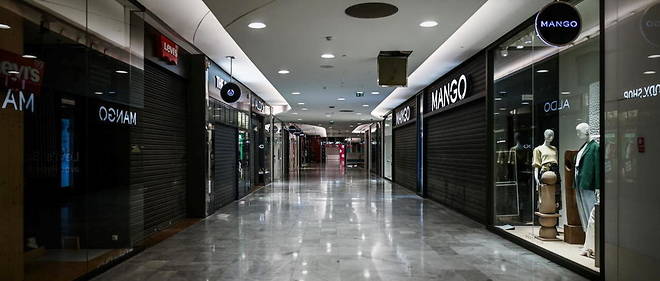 Les centres commerciaux vont devoir fermer leurs portes, dimanche 31 janvier. Ici, le Forum des Halles, durant le premier confinement du printemps 2020.
