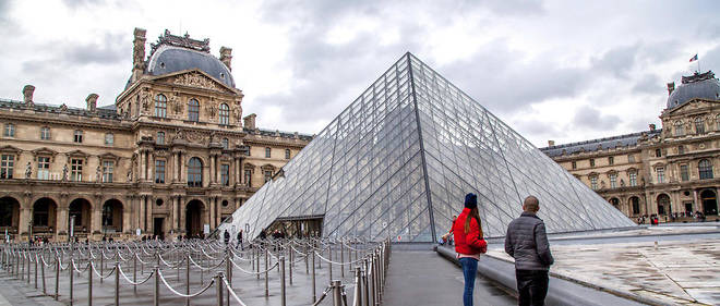 Le musee du Louvre, comme tous les musees de France, est ferme depuis fin octobre.
