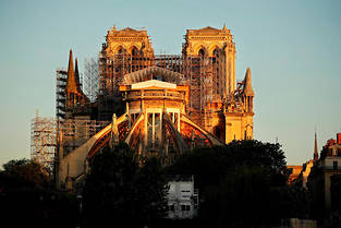 Emmanuel Macron souhaite que la cathédrale Notre-Dame rouvre ses portes en 2024. 
