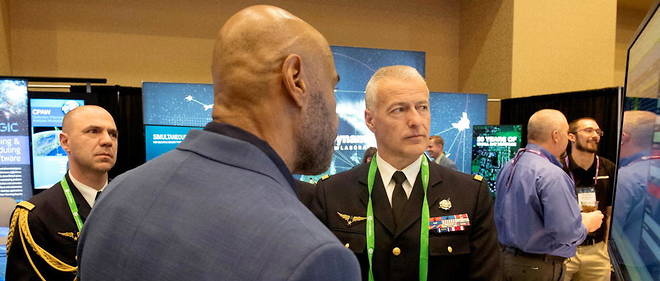 Depuis septembre 2019, le general de division aerienne Michel Friedling est a la tete du commandement de l'espace (CDE).
