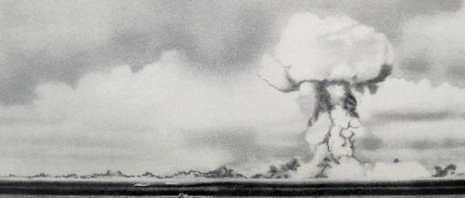 Photo d'une explosion atomique dans l'atoll Bikini en 1946.
Photo d'une explosion atomique dans l'atoll Bikini en 1946.