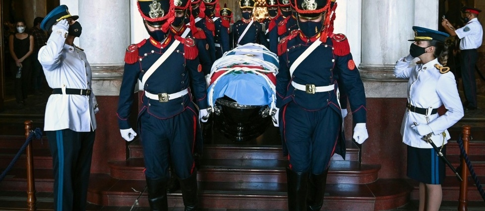 Argentine: l'ex-president Menem enterre avec les honneurs militaires