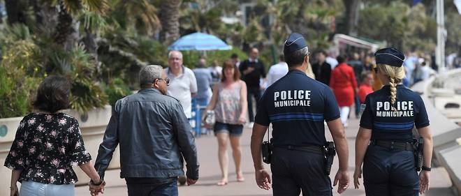La police a interpelle huit personnes soupconnees de nombreux vols a la tire a Cannes ces derniers mois.
