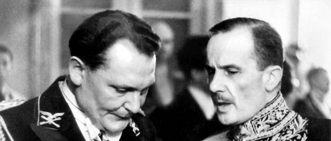 Robert Coulondre, a droite, avec Hermann Goering, a gauche, dans les annees 1930.
