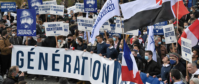 La manifestation s'est deroulee sur la place Denfert-Rochereau, dans le 14e arrondissement, bouclee par les forces de police et un service d'ordre tres visible.
