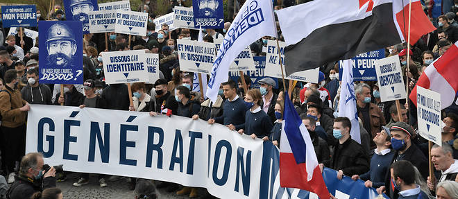 La manifestation s'est deroulee sur la place Denfert-Rochereau, dans le 14e arrondissement, bouclee par les forces de police et un service d'ordre tres visible.
