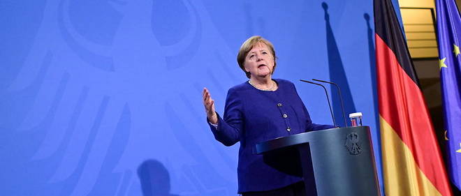 Angela Merkel, generalement si avare en interviews, met les bouchees doubles.
