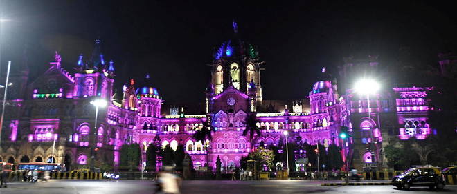 La gare Chhatrapati Shivaji de Bombay lors de la fete de Diwali, le 14 novembre 2020.
