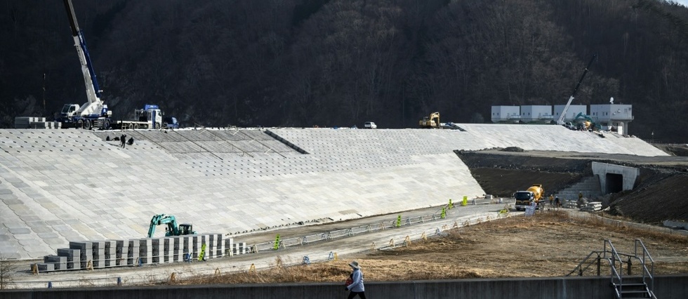 Japon: les murs anti-tsunami, massif heritage de la catastrophe de 2011