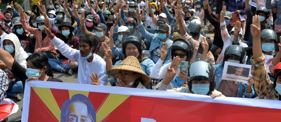 Birmanie: les femmes en premiere ligne des manifestations pro-democratie