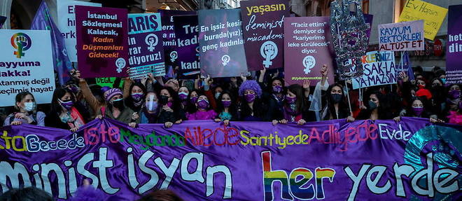 Manifestation a Istanbul, dans le quartier de Beyoglu, pour la Journee internationale des droits des femmes, le 8 mars 2021.
