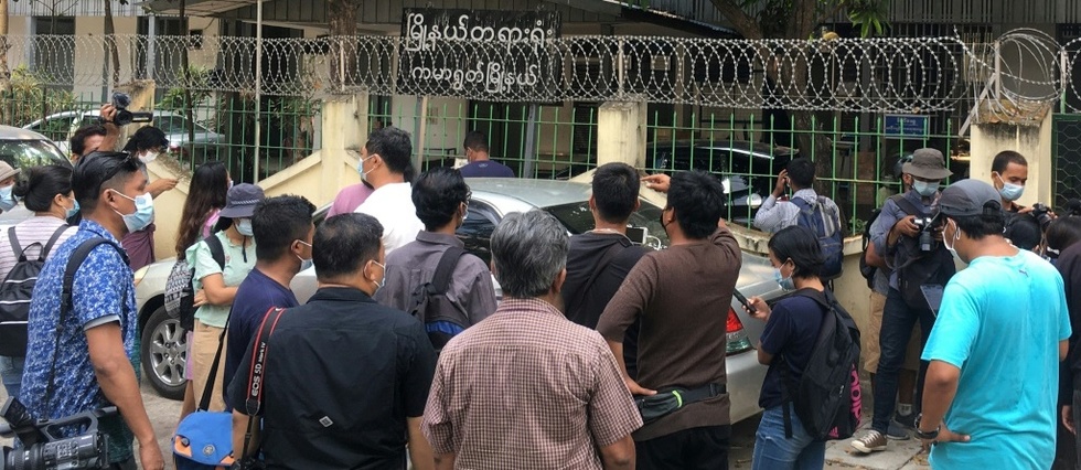 Birmanie: des journalistes arretes, Londres conseille de partir, Moscou s'inquiete