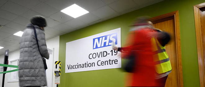 Dans un centre de vaccination du National Health Service a Stevenage, au nord de Londres, le 14 janvier.
