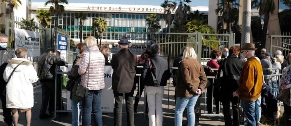 Covid: premieres evacuations de patients d'Ile-de-France