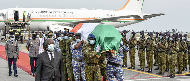L'arrivee de la depouille de Hamed Bakayoko a Abidjan samedi 13 mars.
