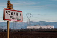 A Fessenheim, le projet de zone d'activite situee a quelques kilometres au nord de la centrale nucleaire, EcoRhena, est compromis.
